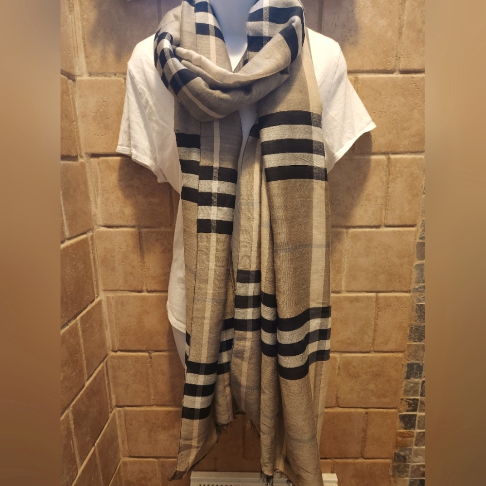 Burberry lightweight scarf AUTHENTIC!!!